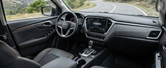 2027 Isuzu Trooper Interior